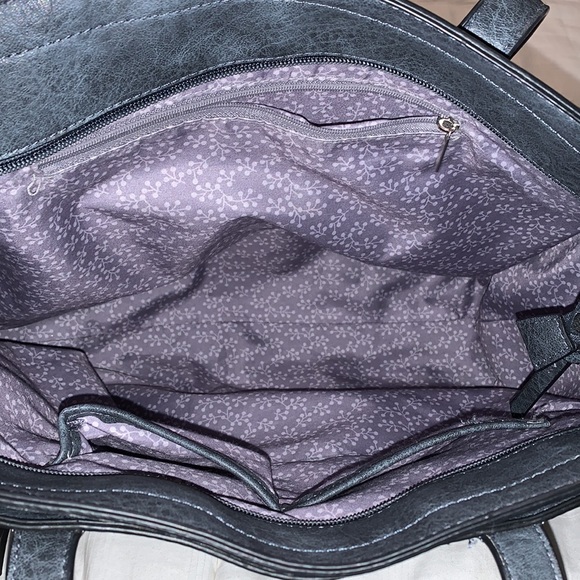 Gray Faux Leather Purse by Francesca’s with Multi Compartments - Picture 3 of 5